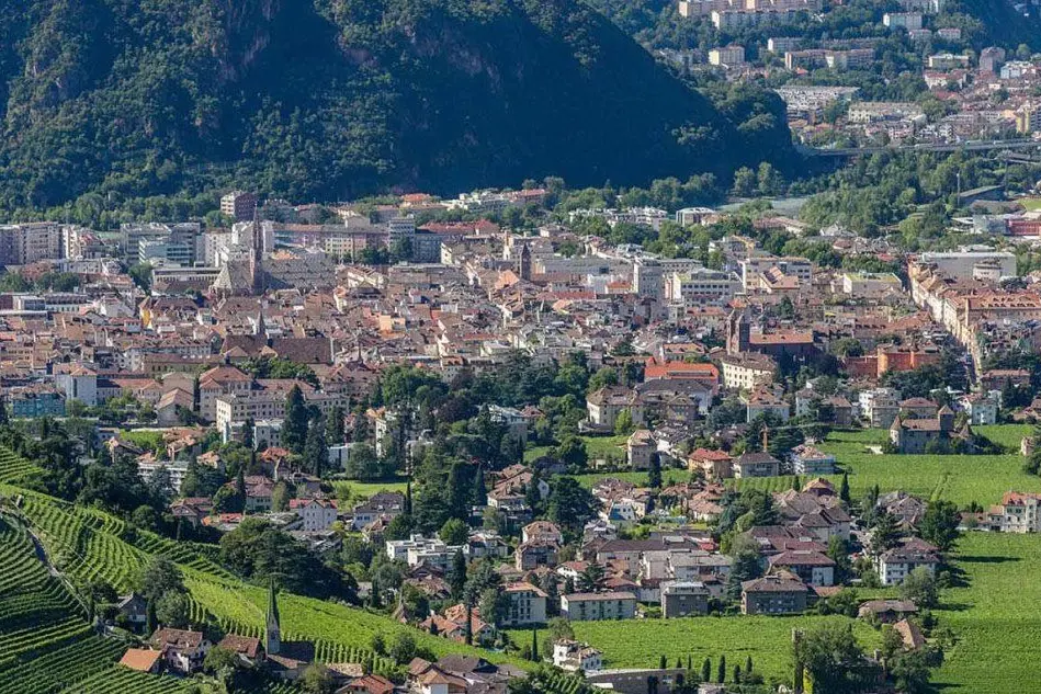 Una panoramica di Bolzano (foto Wikipedia)