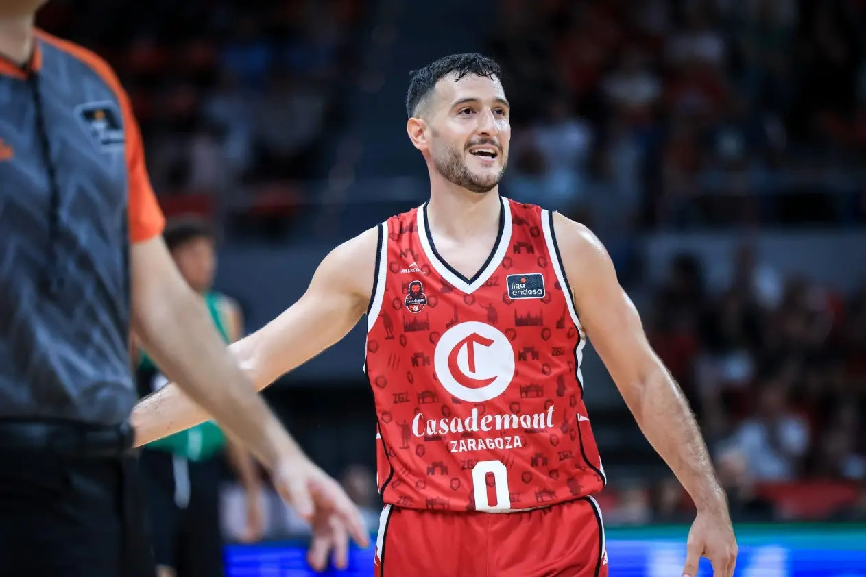 Marco Spissu con la maglia del Saragozza (foto Italbasket)