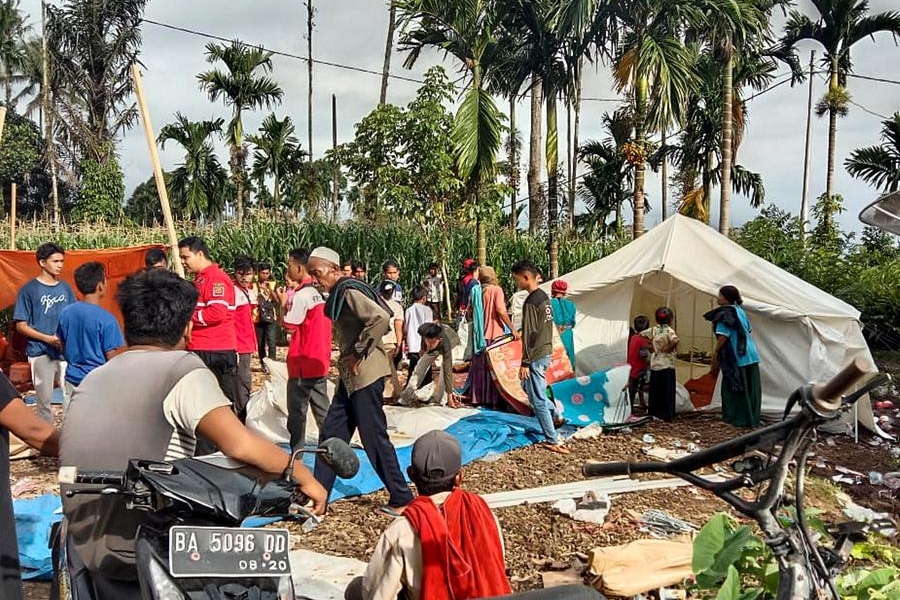 Forte scossa di terremoto in Indonesia: ci sono morti e feriti. Migliaia gli sfollati
