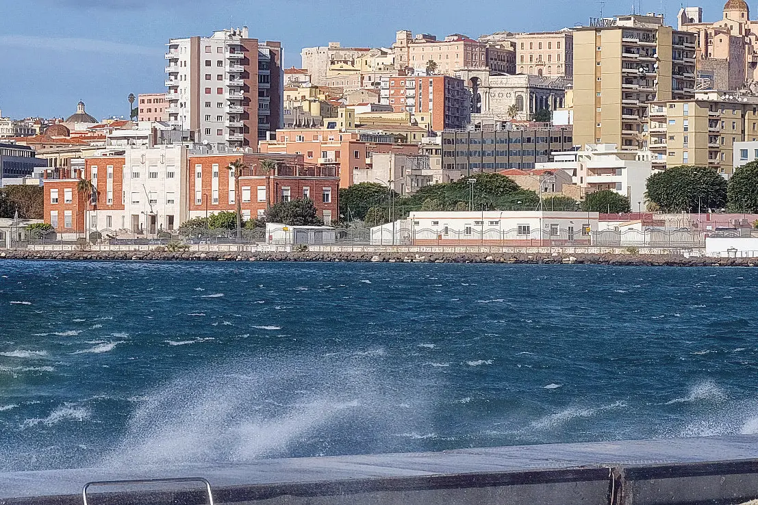Cagliari sferzata dal maestrale (foto Archivio)