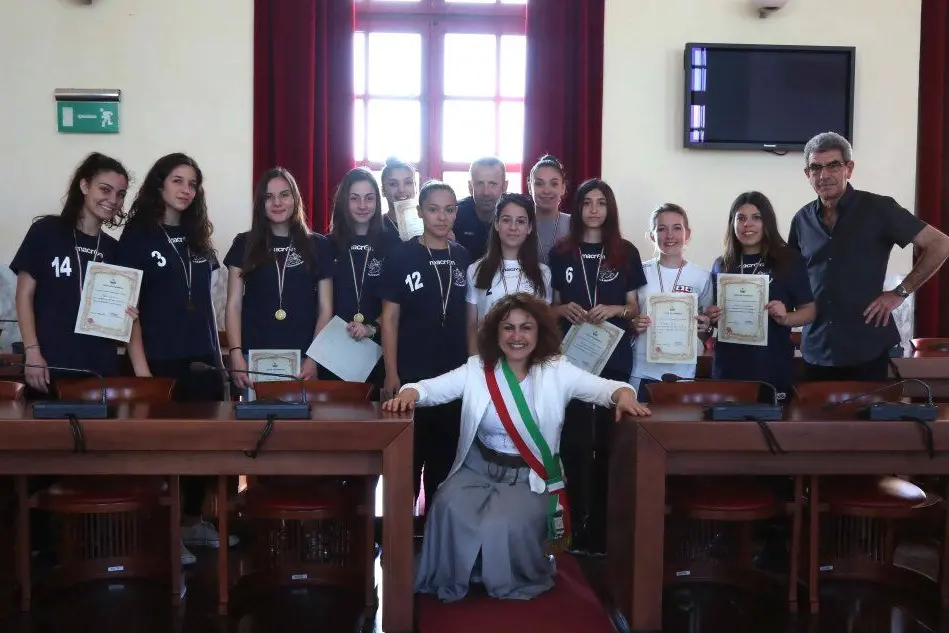Le ragazze del Liceo &quot;Gramsci-Amaldi&quot; di Carbonia premiate dal Sindaco Paola Massidda