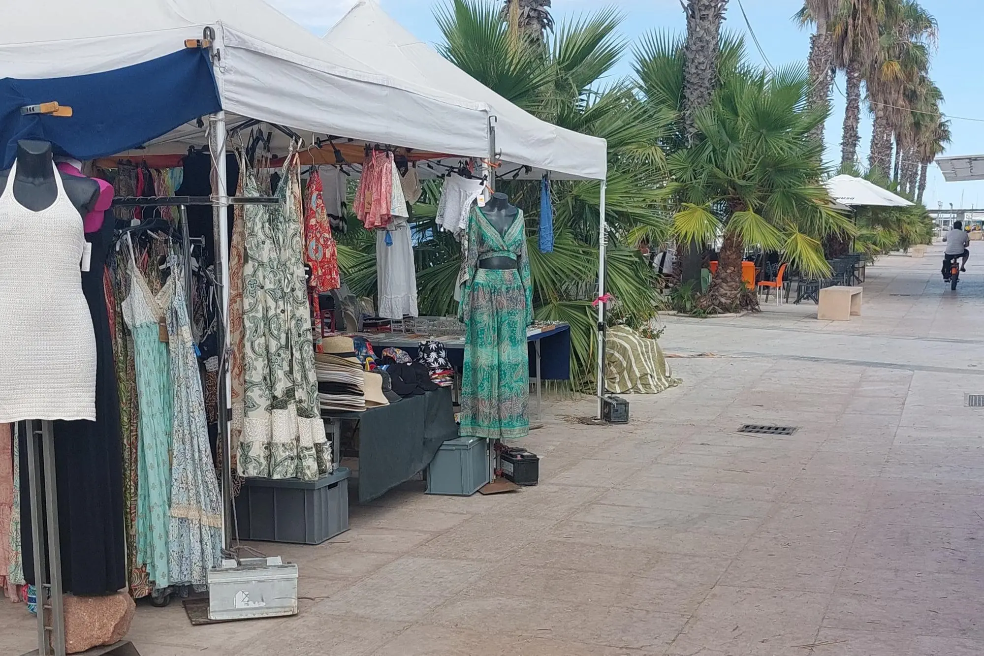 Le batterie usate per "ancorare" i gazebo