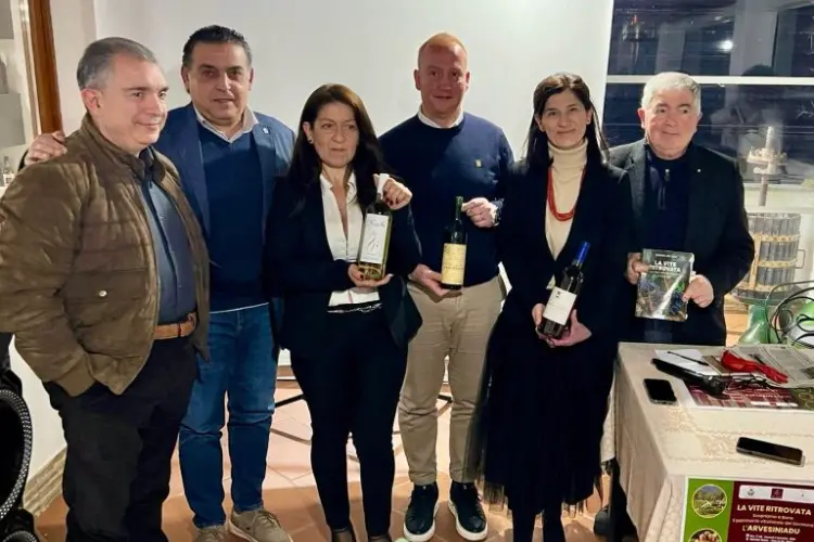 La presentazione del vino a Bono(foto concessa)