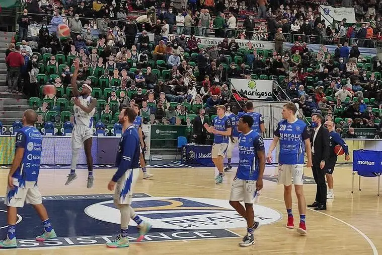 La Dinamo in un pre-partita (foto concessa da Giampiero Marras)