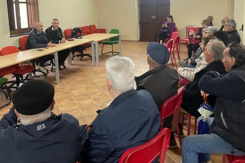 Anziani a lezione antitruffa dai carabinieri
