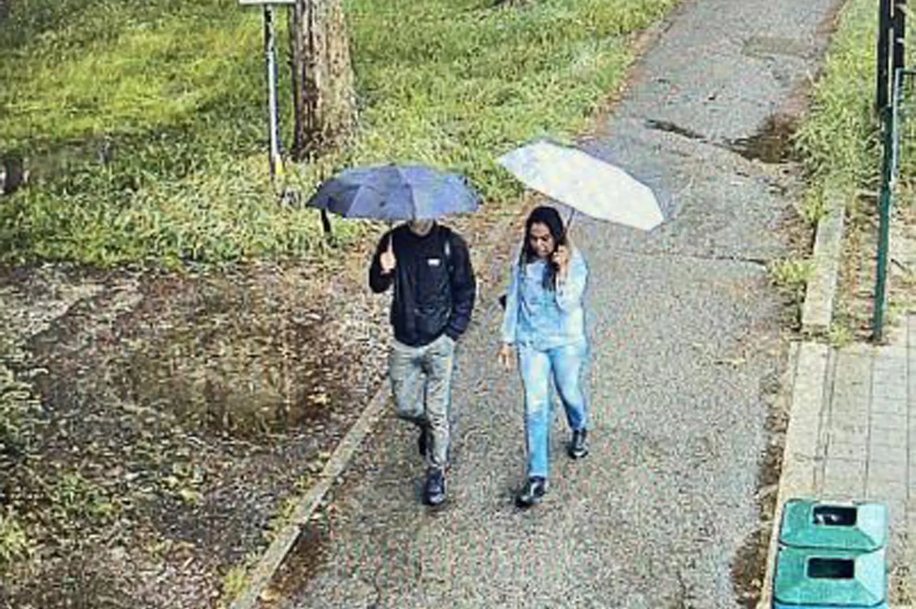 De Maria e Chamila ripresi dalle telecamere del Parco Nord poco prima del delitto (Ansa)