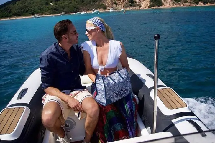 Le vacanze in Corsica (Instagram Paris Hilton)