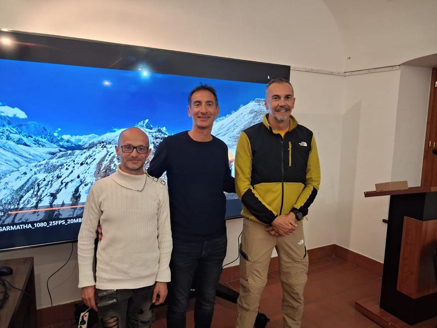 Trekking sull’Everest, a Sinnai il racconto in biblioteca di Stefano Vascotto e Stefano Pintore