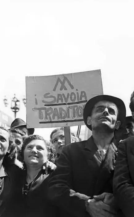 Una manifestazione anti-monarchica a Milano
