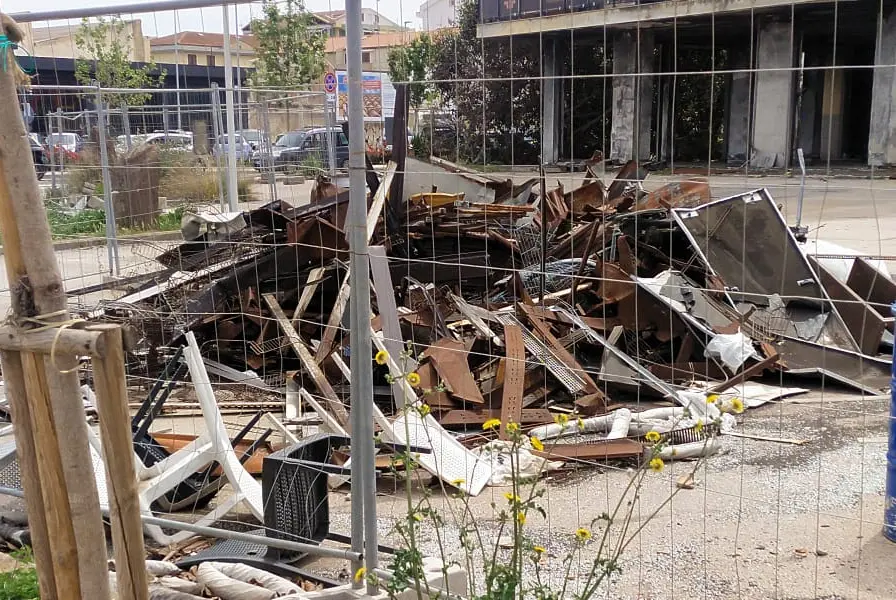 Il materiale depositato da mesi (foto Fiori)