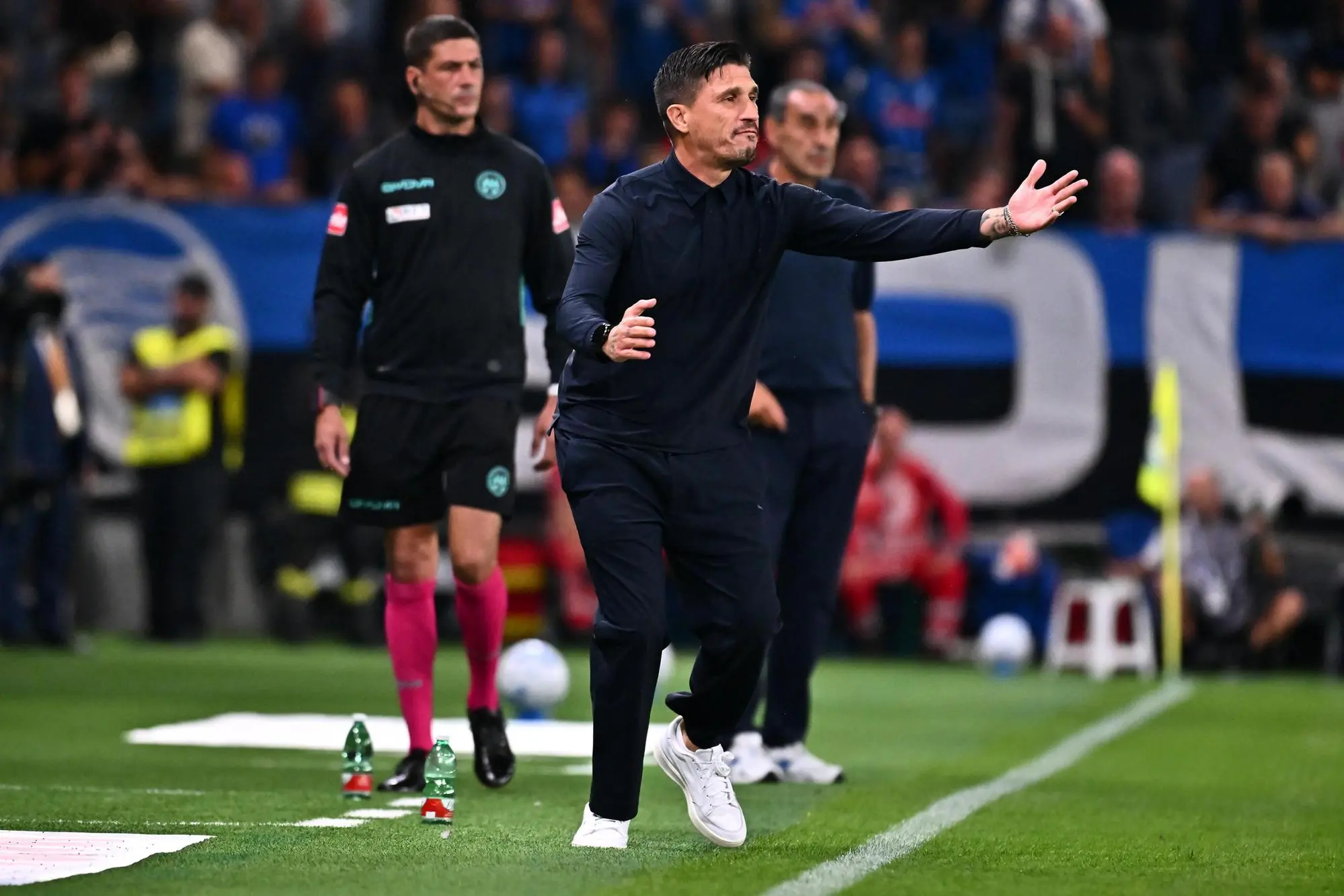 Fabio Pisacane durante il match vinto dal Cagliari a Bergamo con l'Atalanta (Ansa)