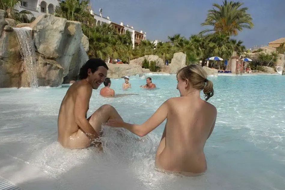 Naturisti