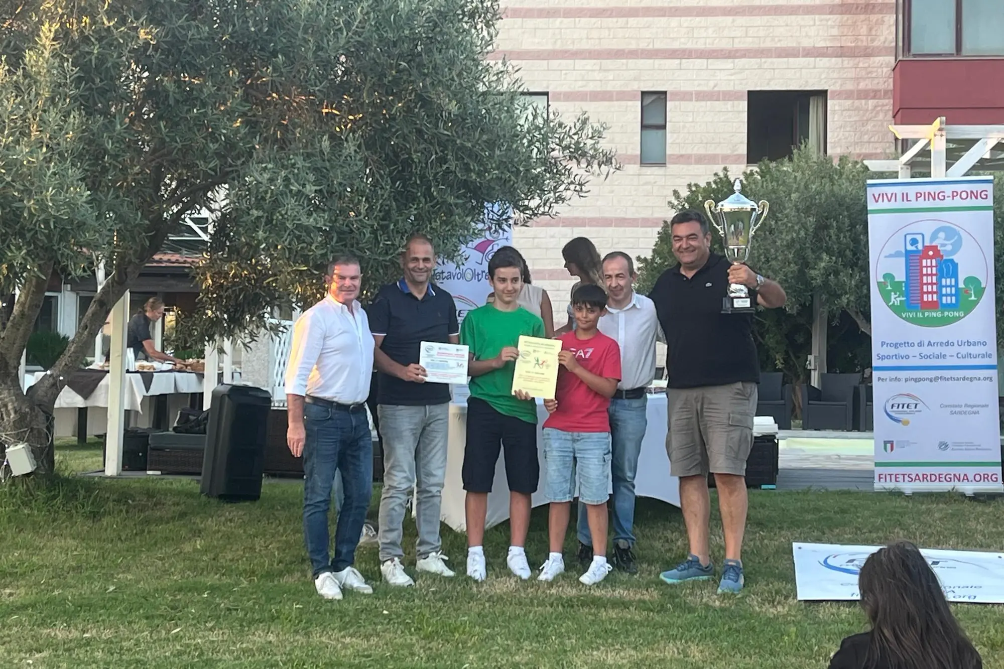 Il TT Sassari riceve la Coppa per lo scudetto assegnata dal Comitato Regionale (Foto M.C.)