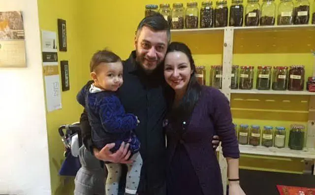 Il biologo turco con la famiglia