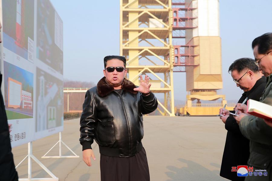 Corea del Nord, Kim: “Ampliare il sito di lancio di razzi e missili intercontinentali”