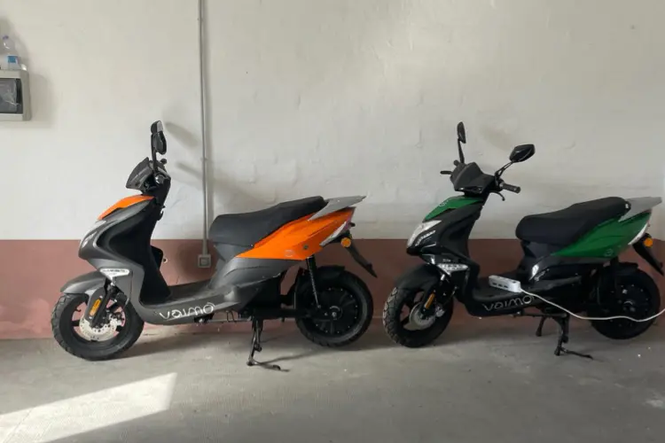Due scooter elettrici all'Asinara (foto Pala)