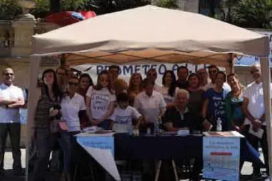 I volontari in una precedente manifestazione a Sassari