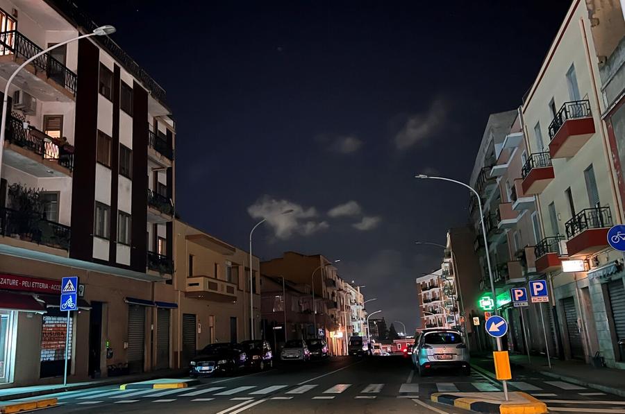 Tenta di scassinare un’auto parcheggiata:  53enne senza fissa dimora finisce in manette