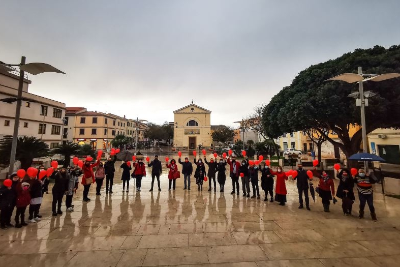 Flash mob &quot;in rosso&quot; a Porto Torres e Sorso contro la violenza di genere