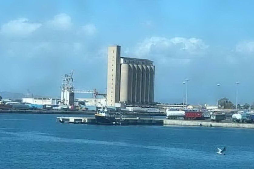 Il porto di Cagliari (Ansa)