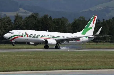 Un mezzo di Aeroitalia (Ansa)