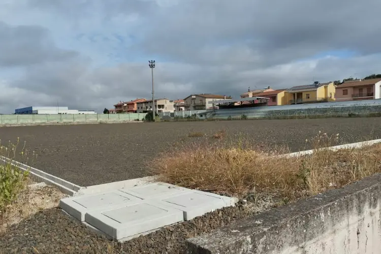 I cantieri del campo di calcio a Ploaghe (foto concessa)