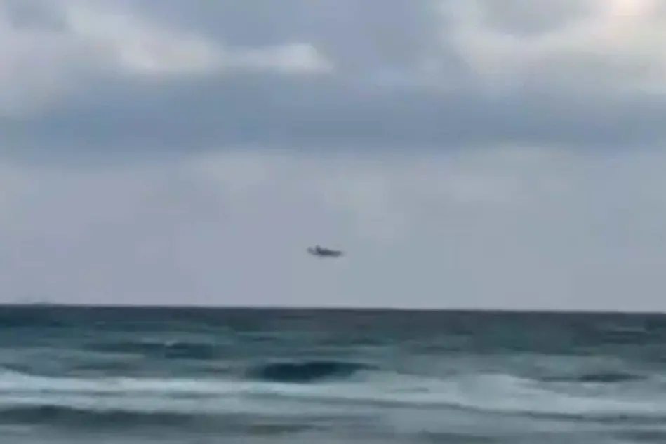 L'aereo poco prima dello schianto (foto da frame video)
