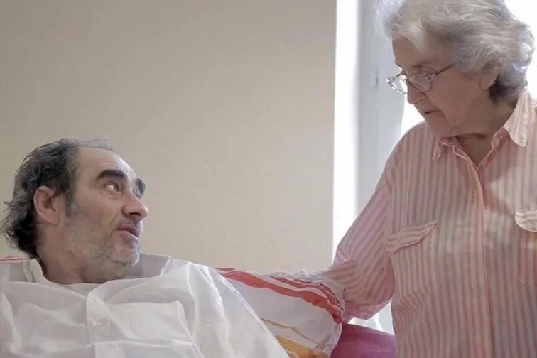 Davide Trentini con Mina Welby (Ansa)