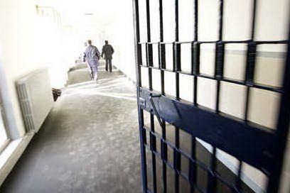 Rivolta nel carcere di Poggioreale: &quot;300 detenuti minacciano gli agenti&quot;