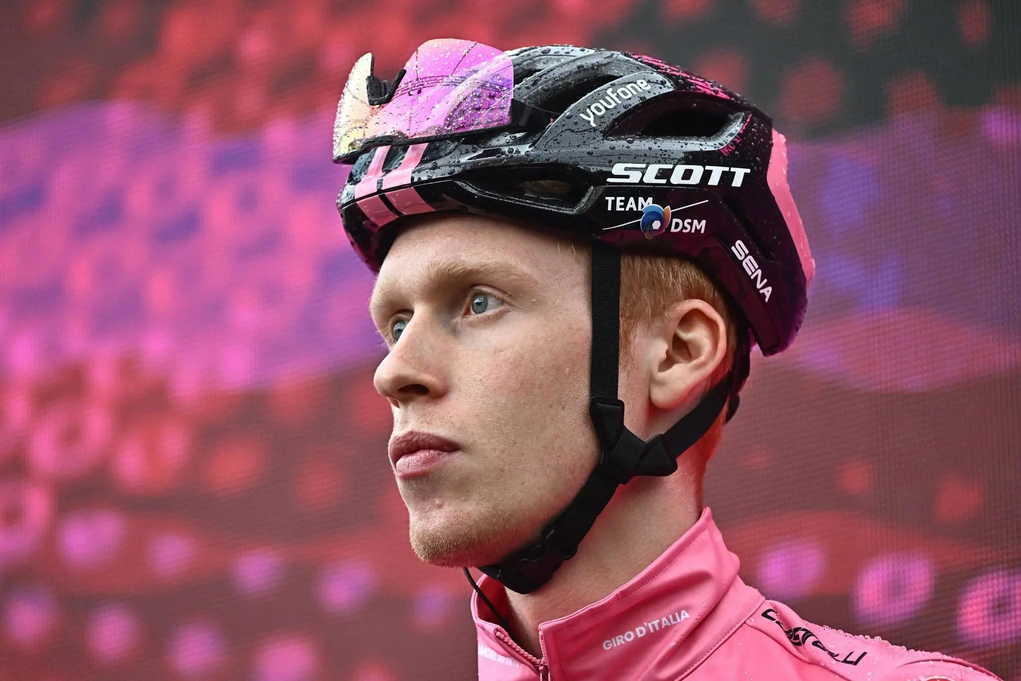 Norwegian rider Andreas Leknessund of Team Dsm wearing the overall leader's pink jersey, greets the crowd signig in ahead the departure of the fifth stage of the 2023 Giro d'Italia cycling race over 171 km from Atripalda to Salerno, Italy, 10 May 2023. ANSA/LUCA ZENNARO