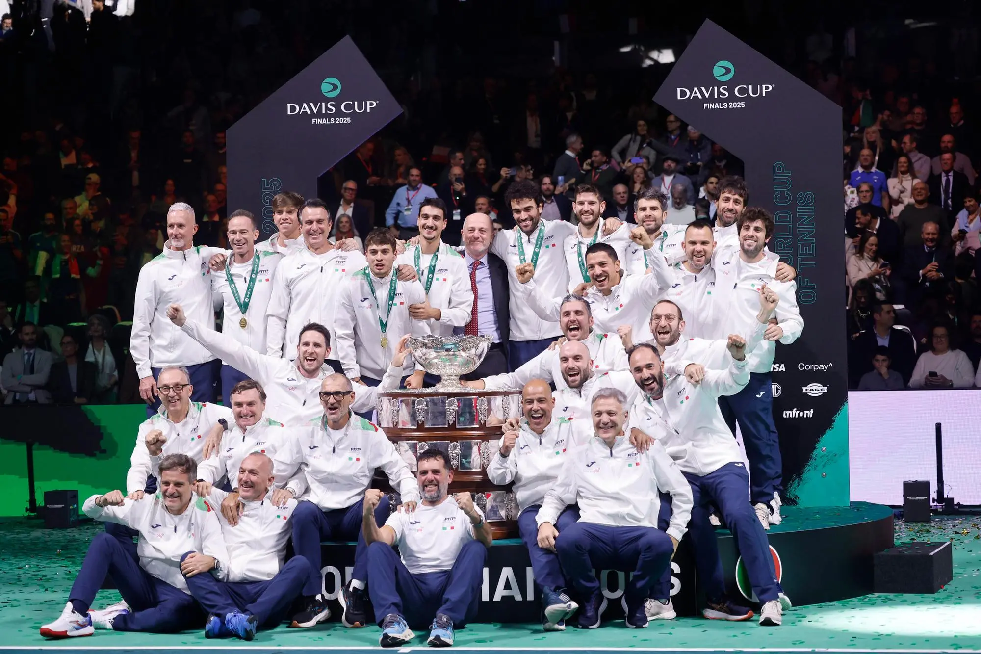 Trionfo azzurro in Coppa Davis (foto Ansa/Epa)