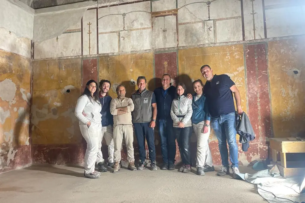 I fratelli Desogus con il team dei restauratori a Pompei
