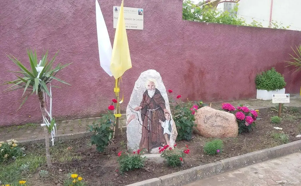 L'area della piazza in cui venerdì sarà inaugurata una stele con il dipinto di Sant'Ignazio, realizzato da un artista locale