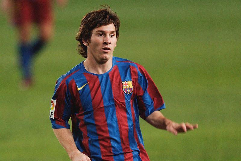 Un giovane Messi con la maglia del Barcellona