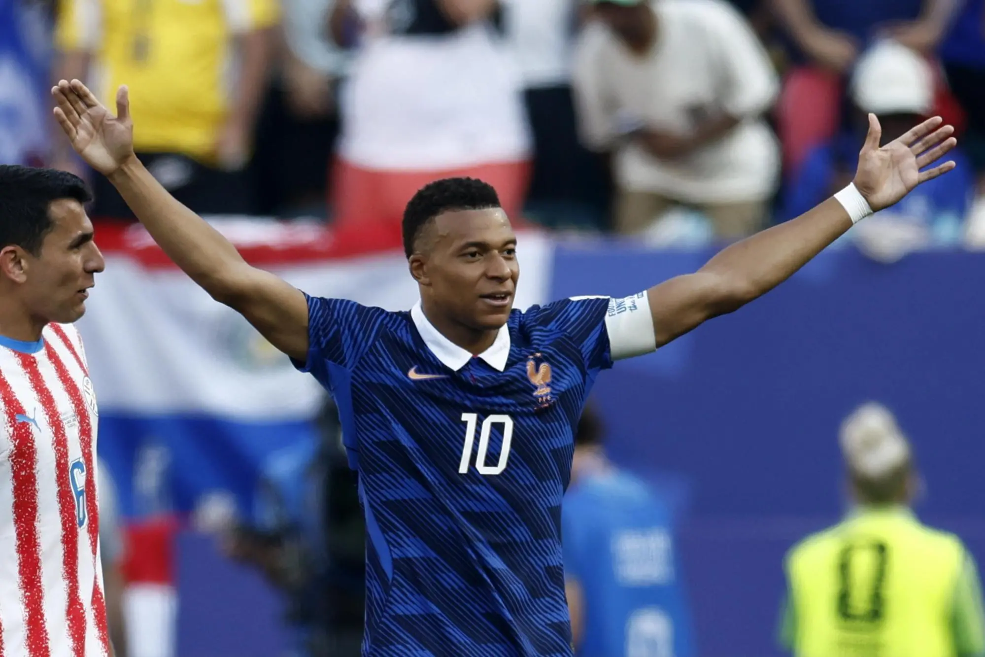 epa13087903 Kylian Mbappe of France celebrates scoring the 0-1 goal during the FIFA World Cup 2026 Round of 16 match Paraguay against France, in Philadelphia, Pennsylvania, USA, 04 July 2026. EPA/WILL OLIVER