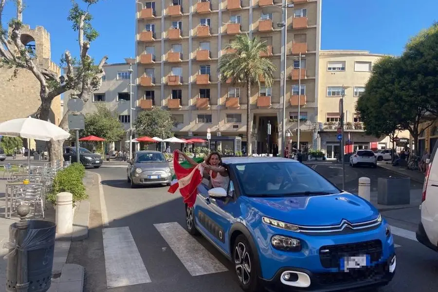 Festa in centro per l'oro di Lorenzo Patta (foto Pinna)