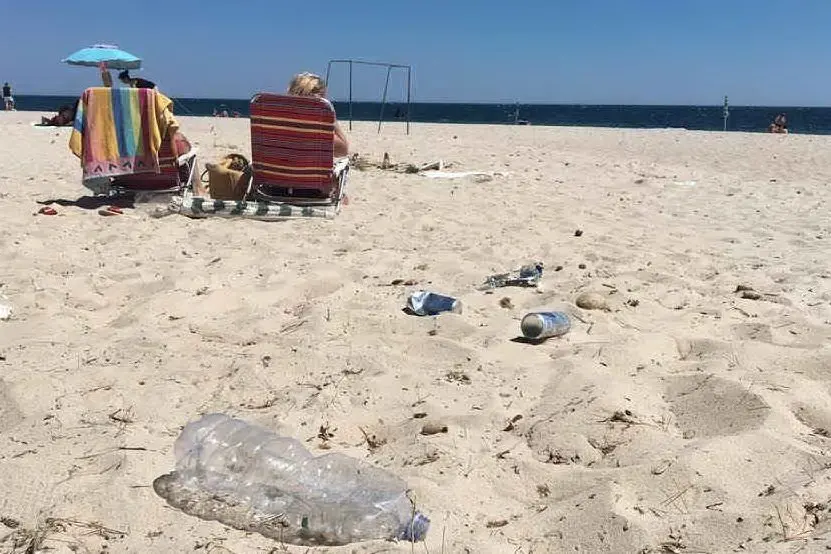 I rifiuti sulla spiaggia