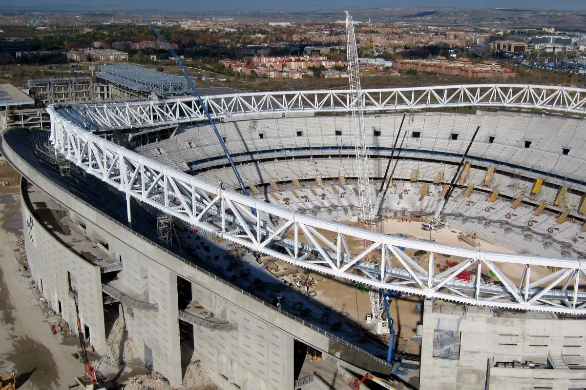 La costruzone del Wanda Metropolitano di Madrid, nuovo stadio dell'Atletico (archivio US)