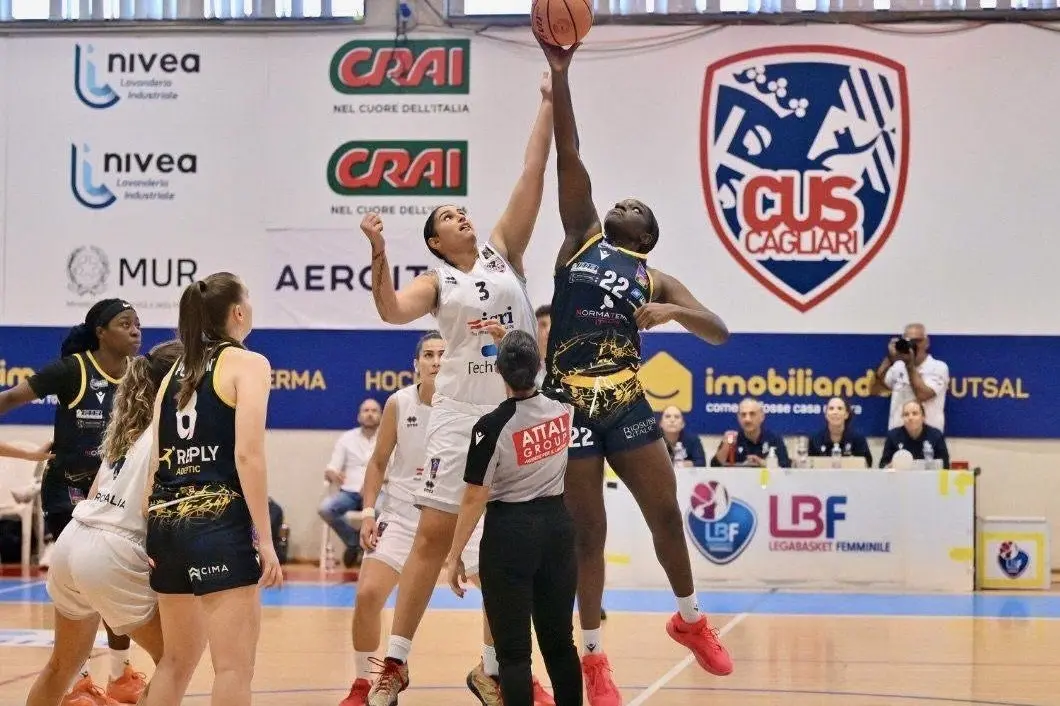 Palla a due al Cus Cagliari (Chiaramida)