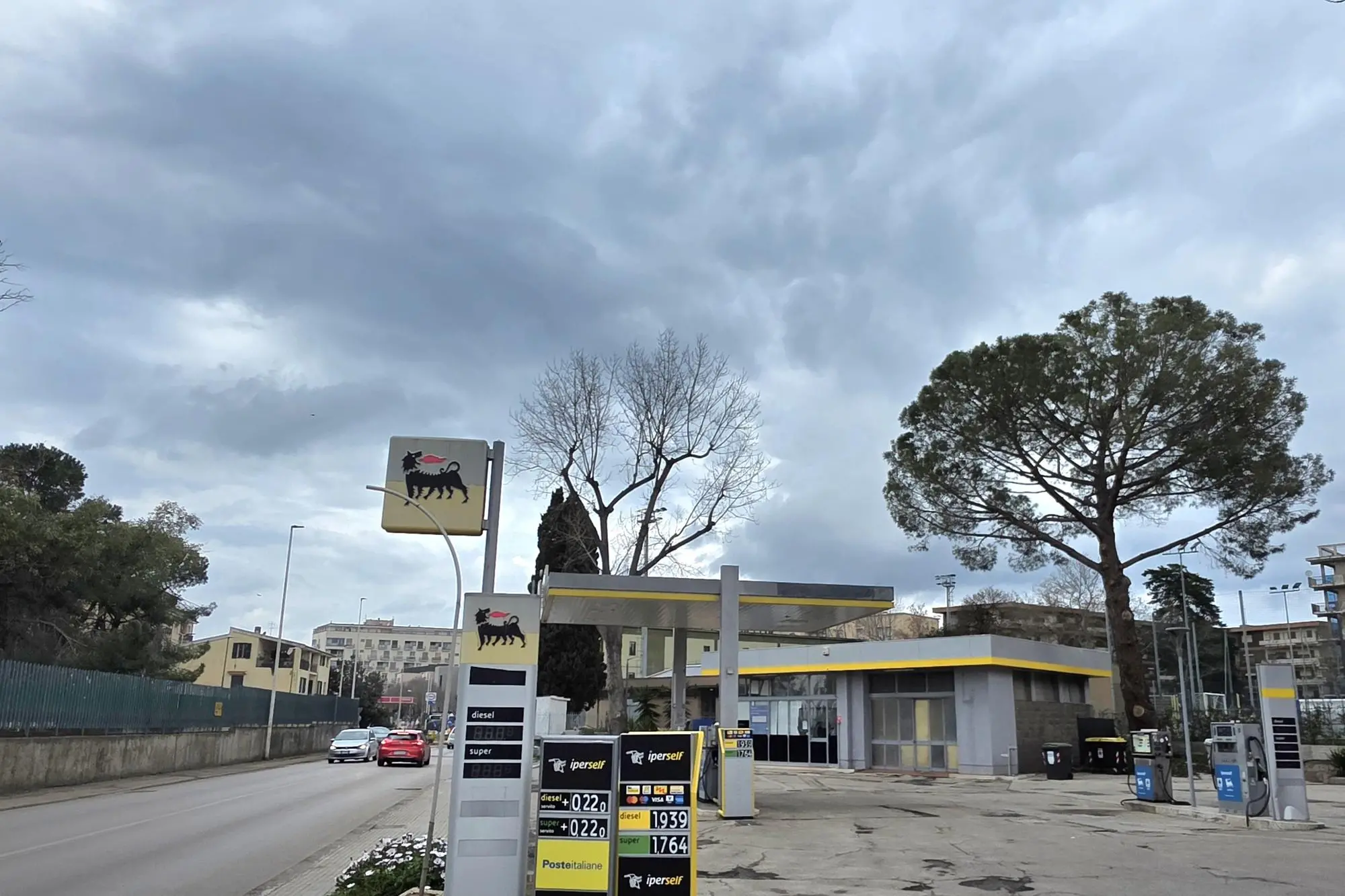 Sassari - distributore in via Carlo Felice (foto Floris)