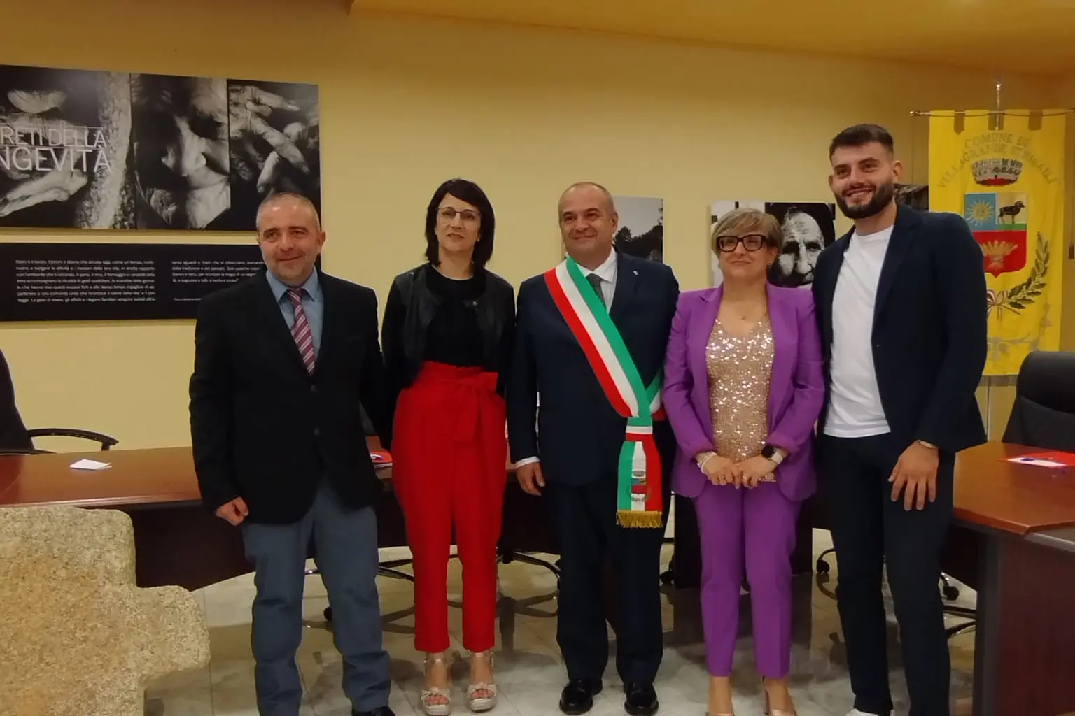 Alessio Seoni con i suoi assessori di Villagrande (fotomconcessa)