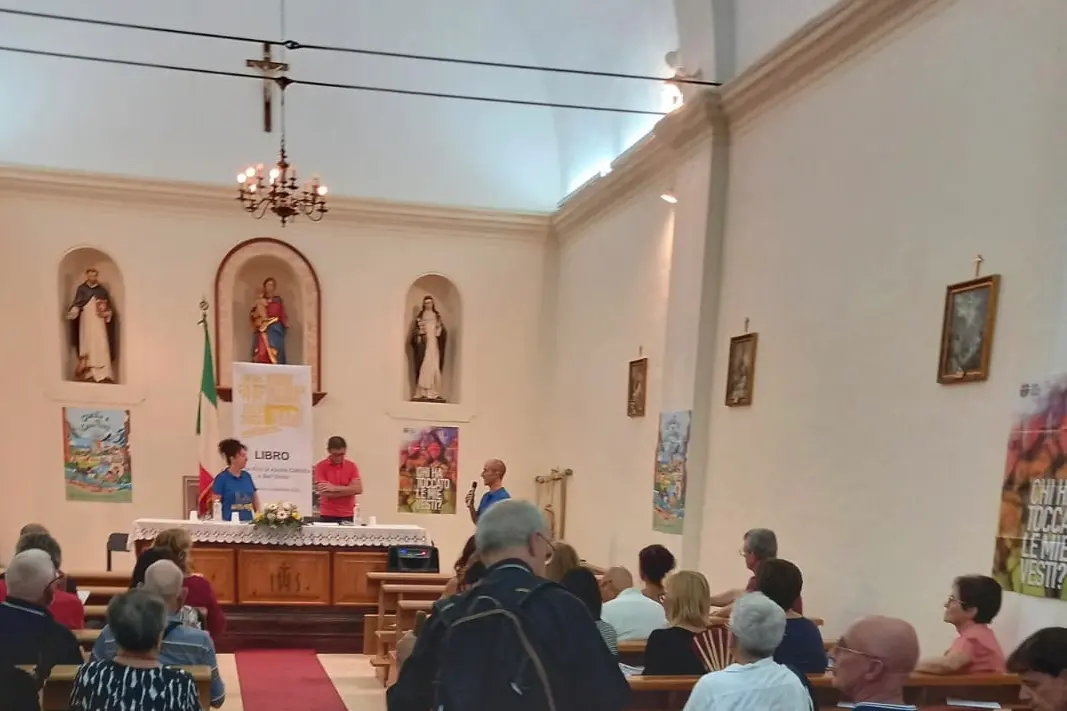 La presentazione del libro dell'Azione cattolica nell'oratorio di Bari Sardo (foto concessa)