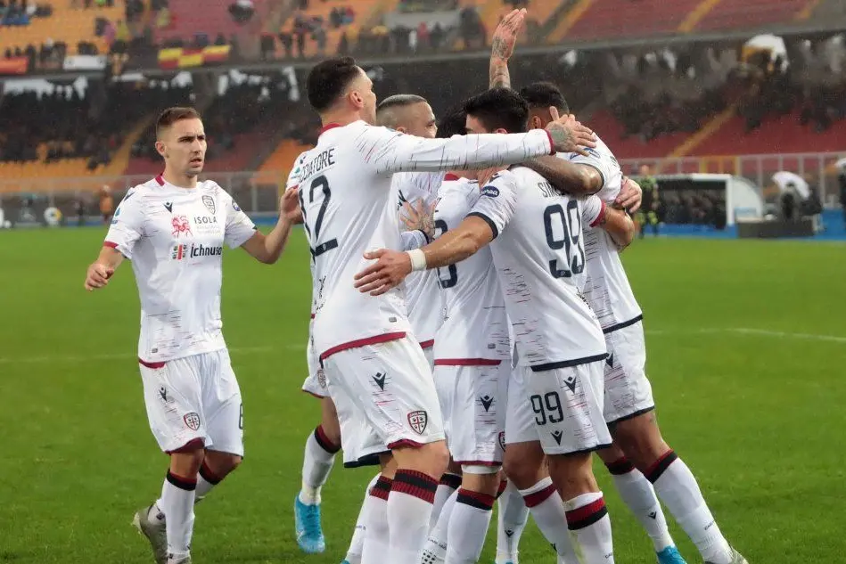 L'esultanza del Cagliari al gol di Joao Pedro (Ansa - Marco Lezzi)
