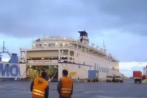 Olbia. La nave Tirrenia Domiziana nel molo dell'Isola Bianca