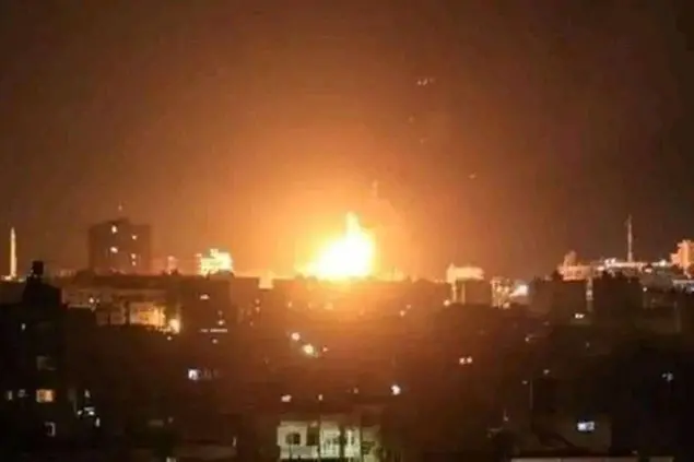 Bombardamenti in Siria (foto da X)