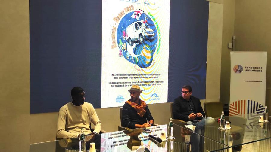 Carrozzine e istruttori di nuoto per i bambini del Senegal