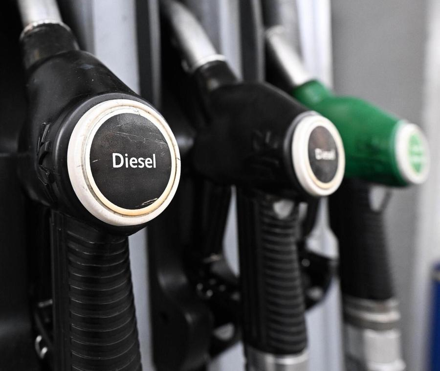 Diesel e benzina alle stelle, gli agenti di commercio sardi: «In un anno 4mila euro in più»