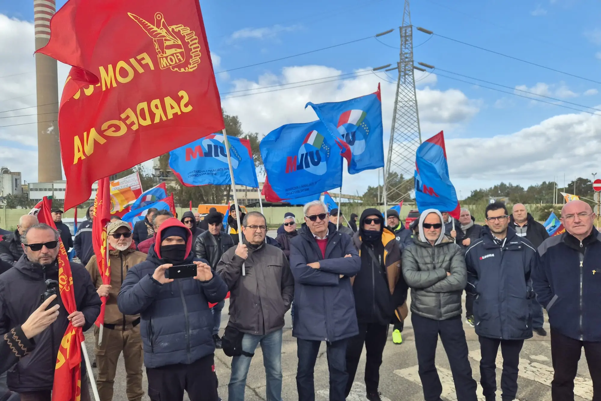 Assemblea dei lavoratori in mobilità in deroga, davanti alla Sider Alloys a Portovesme