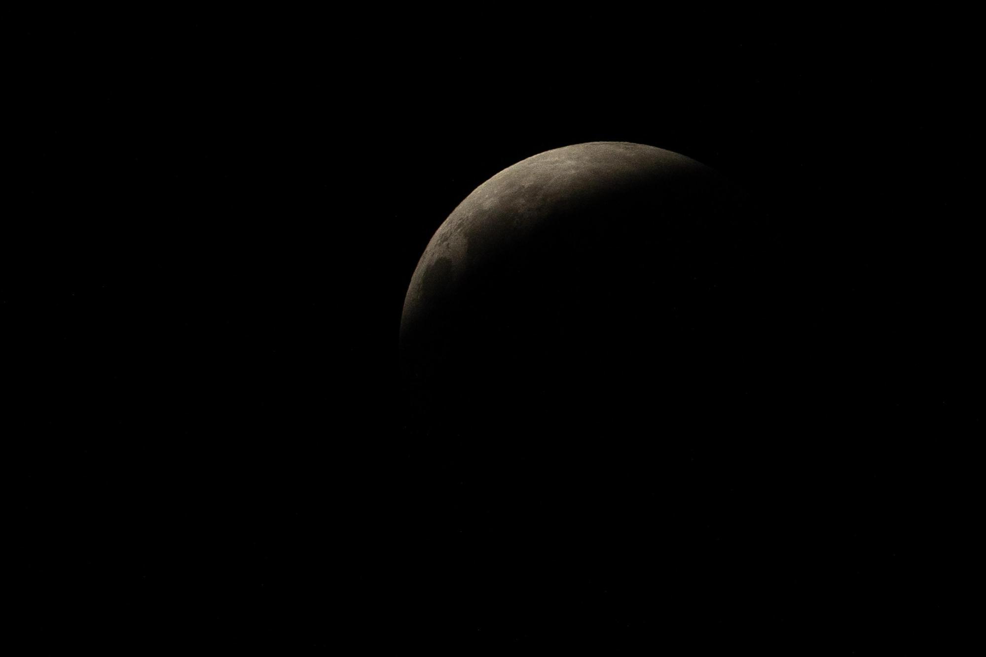 L'eclissi lunare: le immagini dal mondo