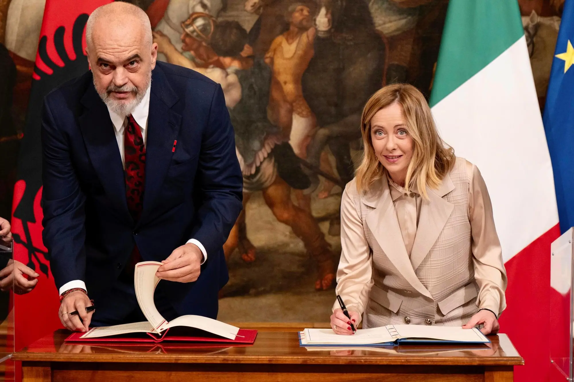 La firma del memorandum (Ansa - Palazzo Chigi)